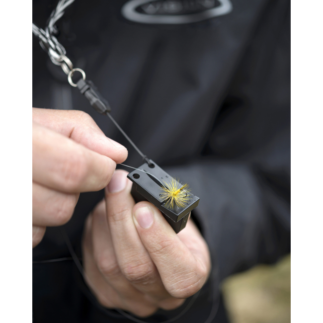 Magnetic tippet threader