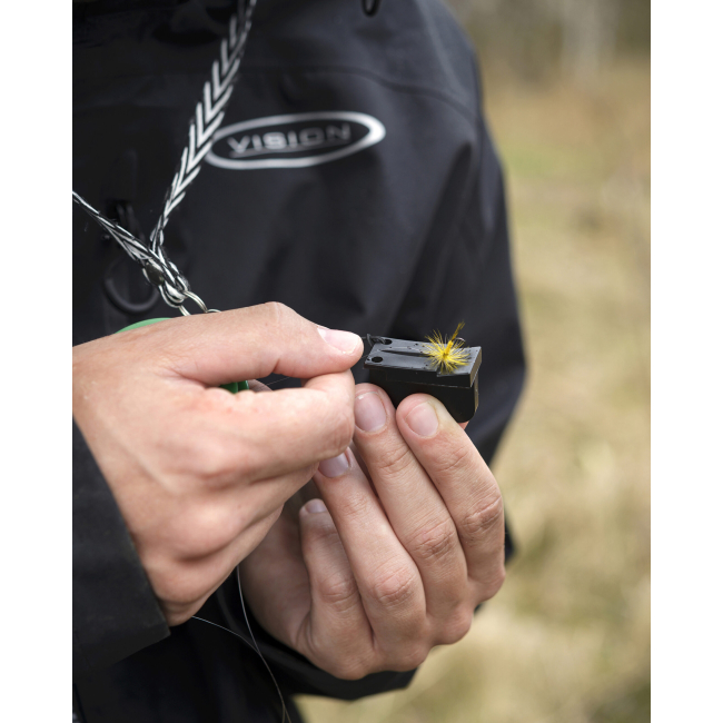 Magnetic tippet threader